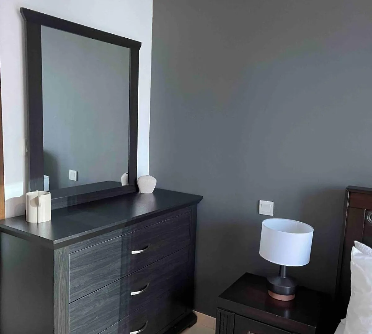 Modern One-Bedroom In Heart Of Marina Dubai Apartment