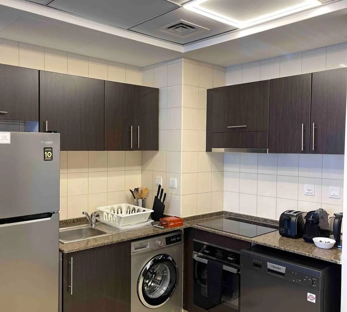 Modern One-Bedroom In Heart Of Marina Dubai Apartment