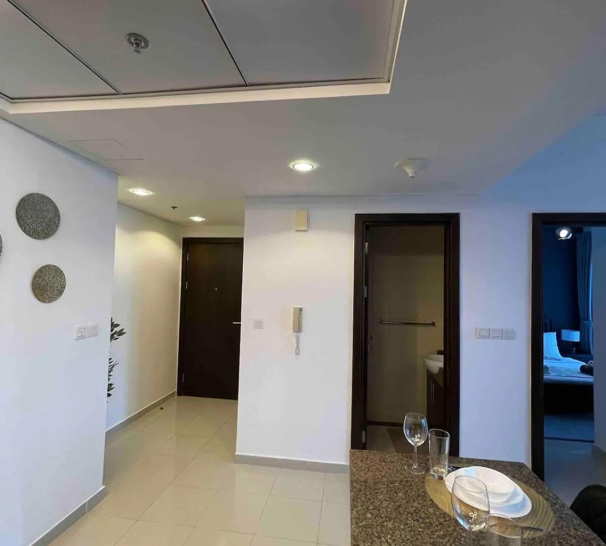 Modern One-Bedroom In Heart Of Marina Dubai Apartment