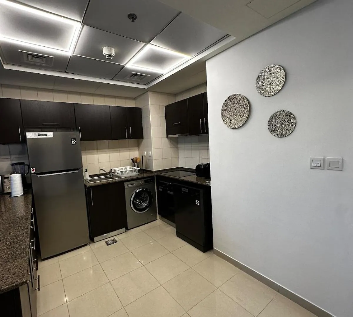 Modern One-Bedroom In Heart Of Marina Dubai Apartment